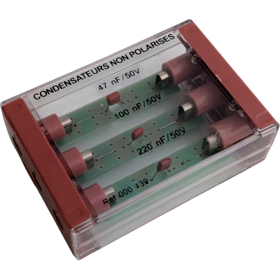 000139 Condensatoren 47, 100, 220 NF Op Transparant Kastje
