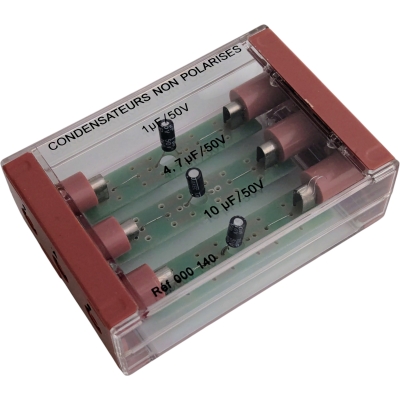 000140 Condensatoren 1, 4, 7 UF Op Transparant Kastje